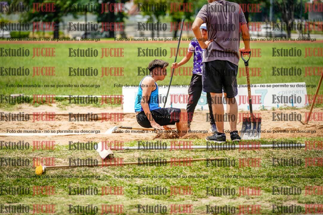 Fotos del salto en largo de varones
