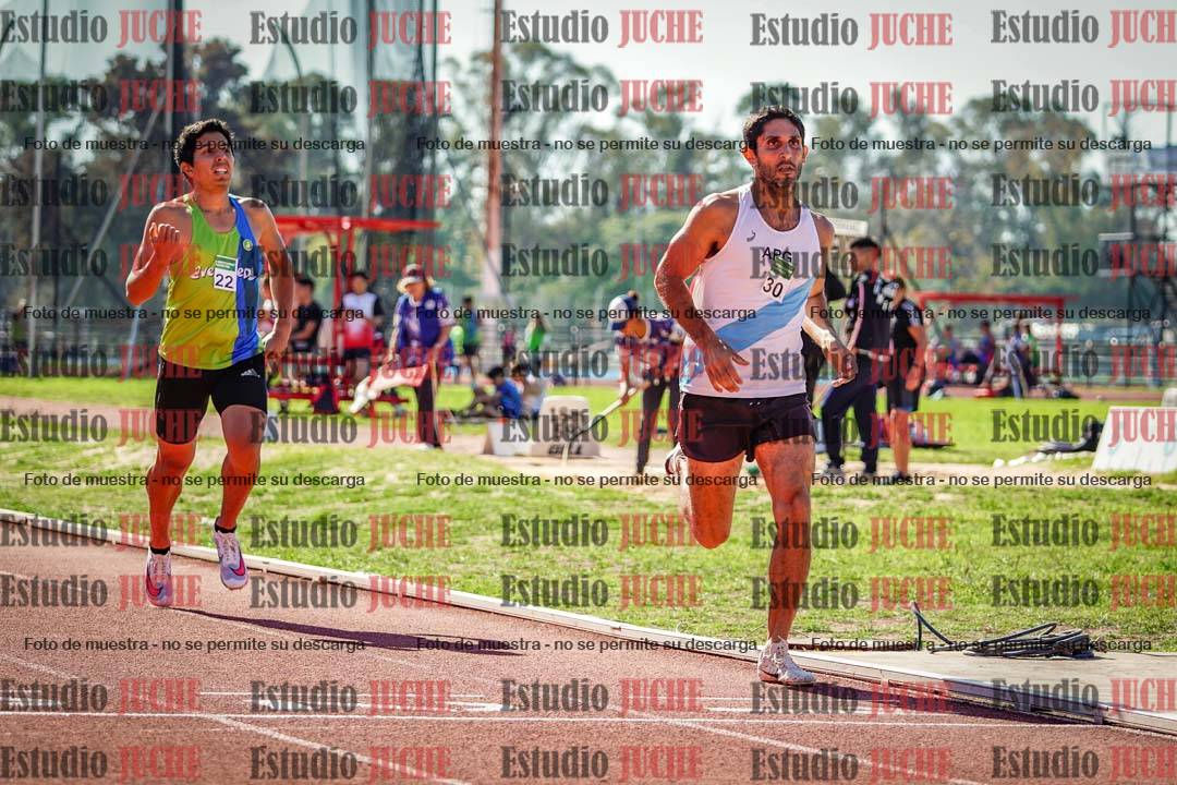 Fotos de los 800 m llanos de varones