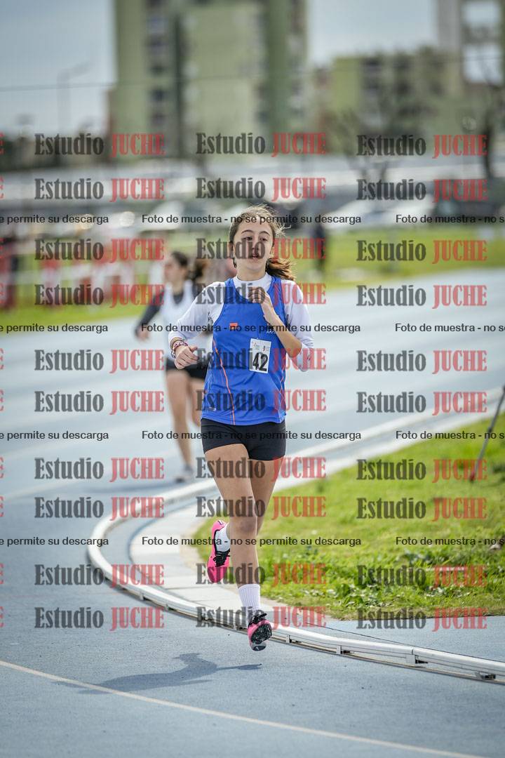 Fotos de los 800 m llanos de mujeres - U14