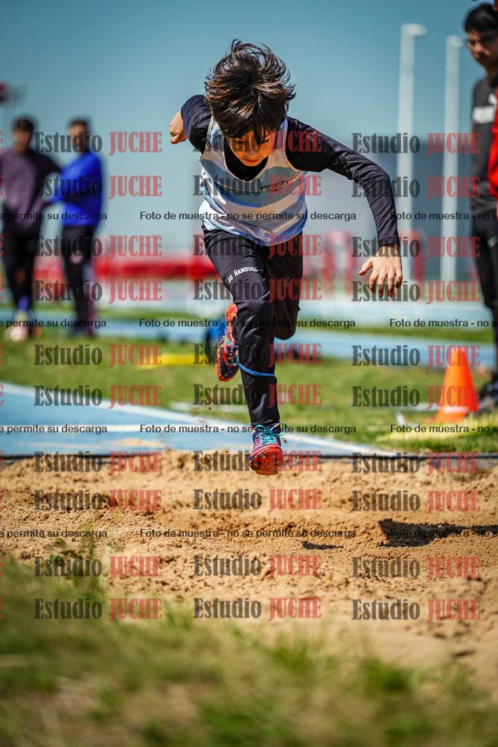 Fotos del salto en largo de varones - U12