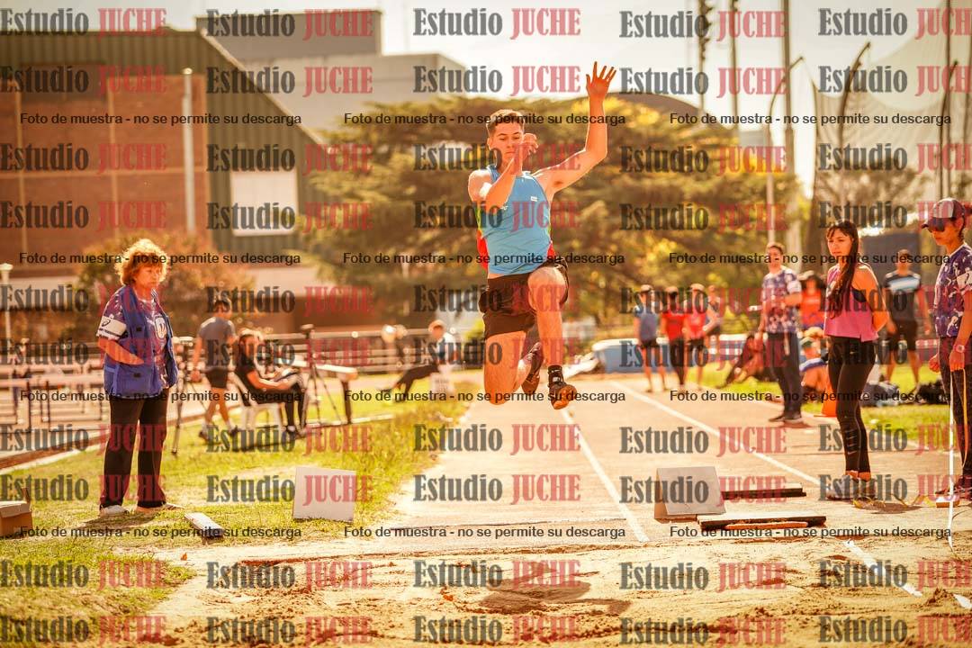 Fotos del salto en largo de varones