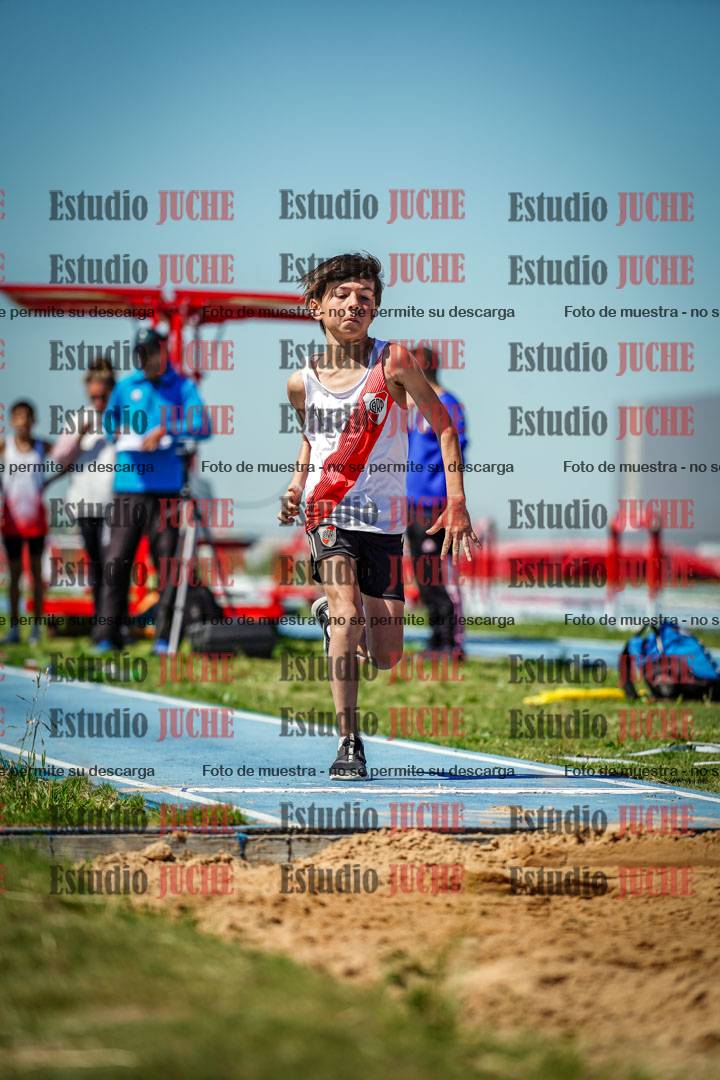 Fotos del salto en largo de varones - U12
