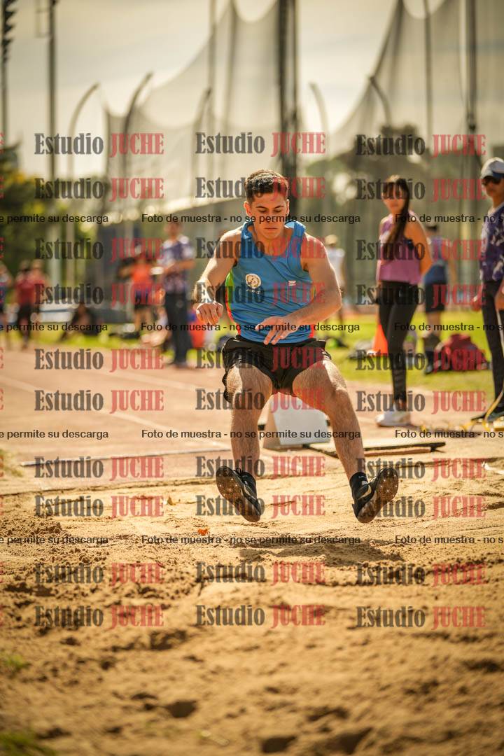 Fotos del salto en largo de varones