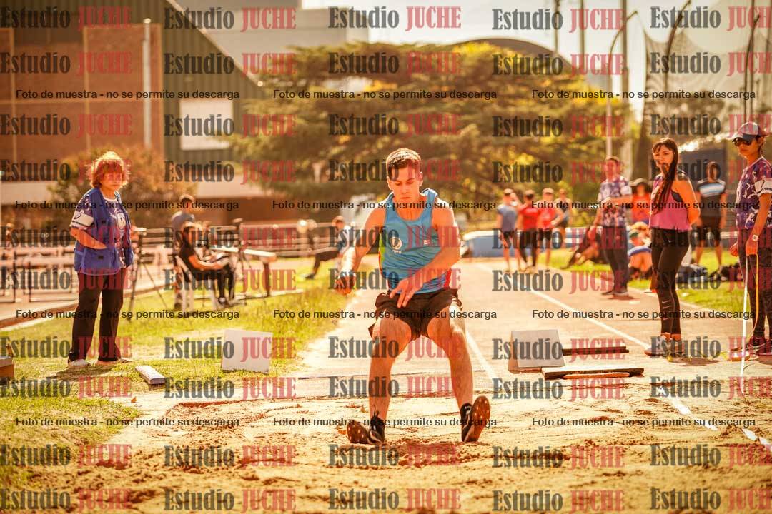 Fotos del salto en largo de varones