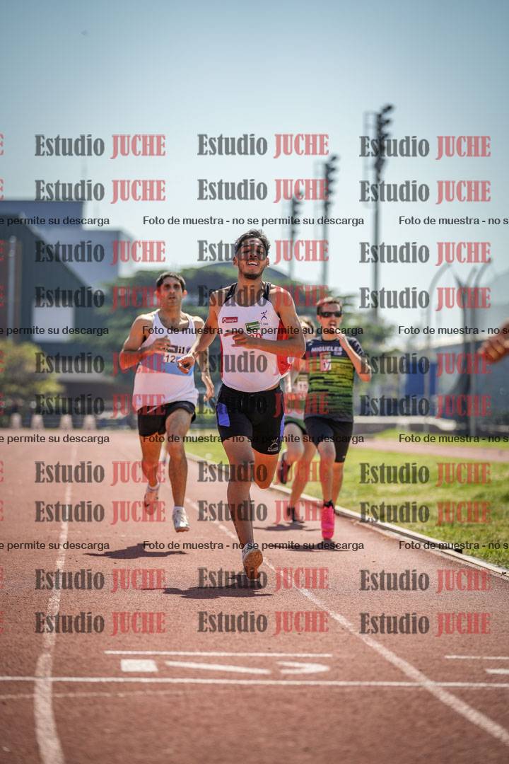 Fotos de los 800 m llanos de varones