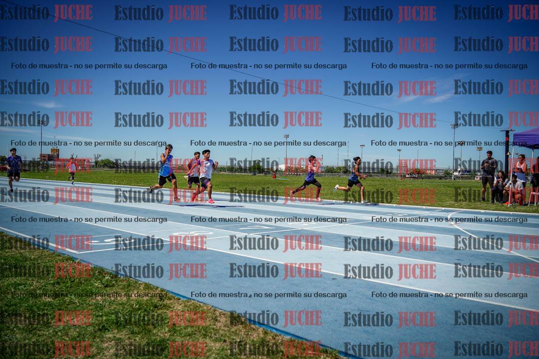 Fotos de los 80 m llanos de varones