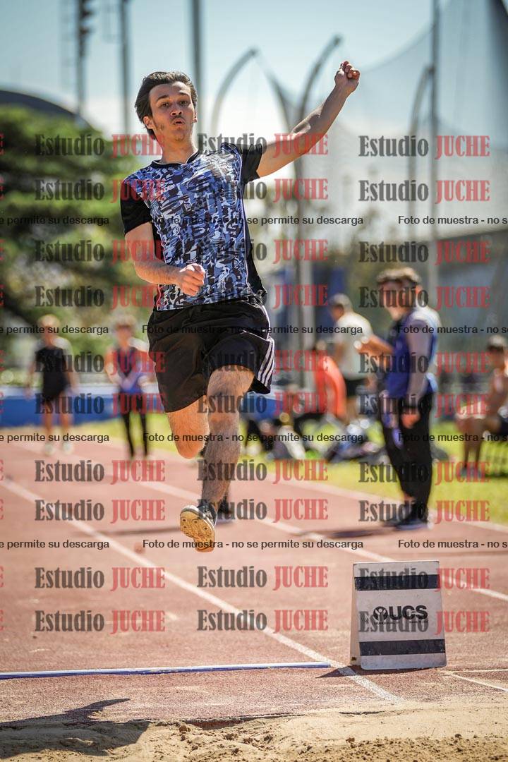 Fotos del salto en largo de varones