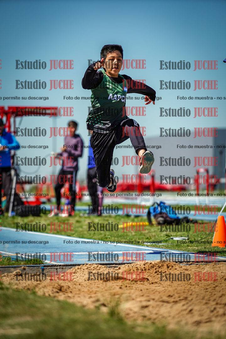 Fotos del salto en largo de varones - U12