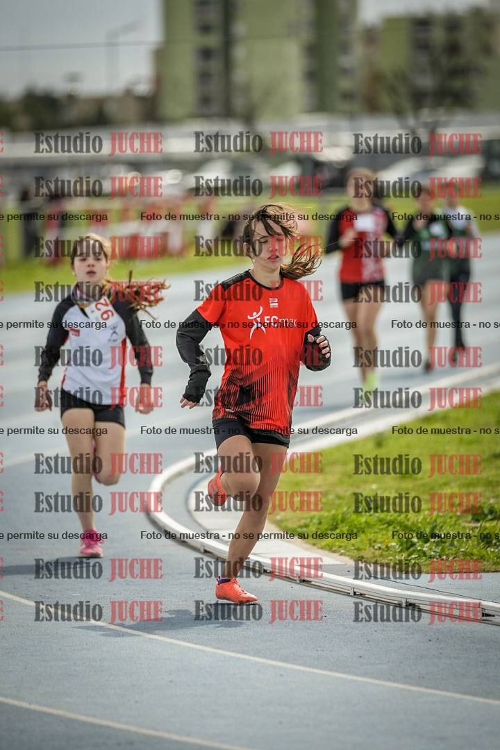 Fotos de los 800 m llanos de mujeres - U14