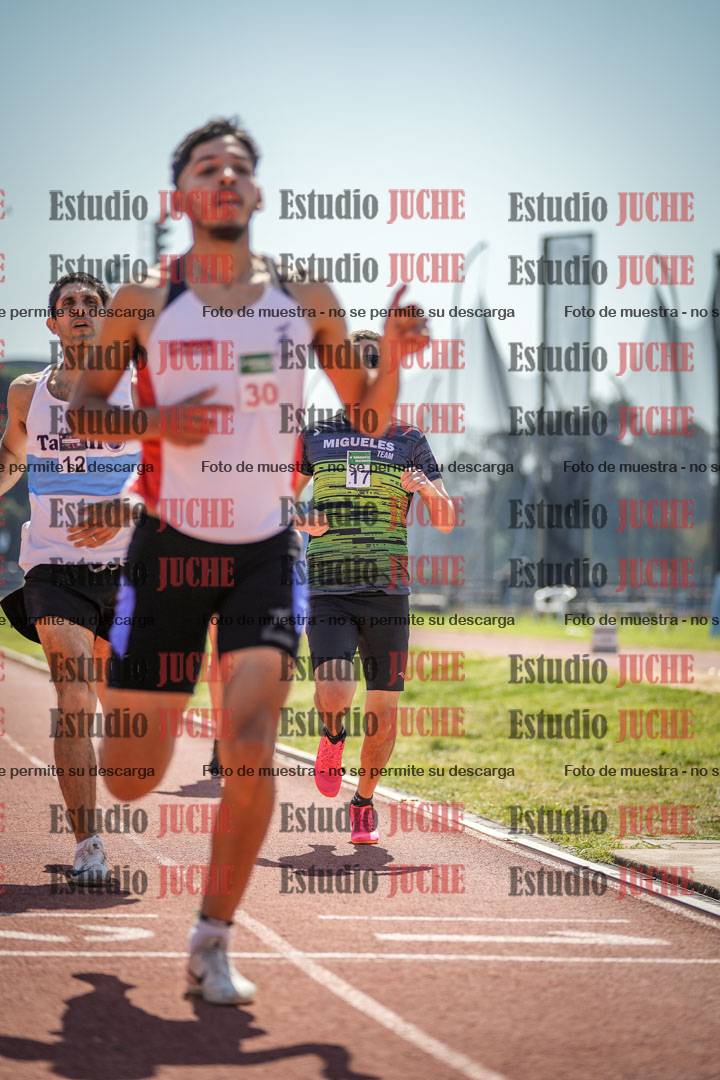 Fotos de los 800 m llanos de varones