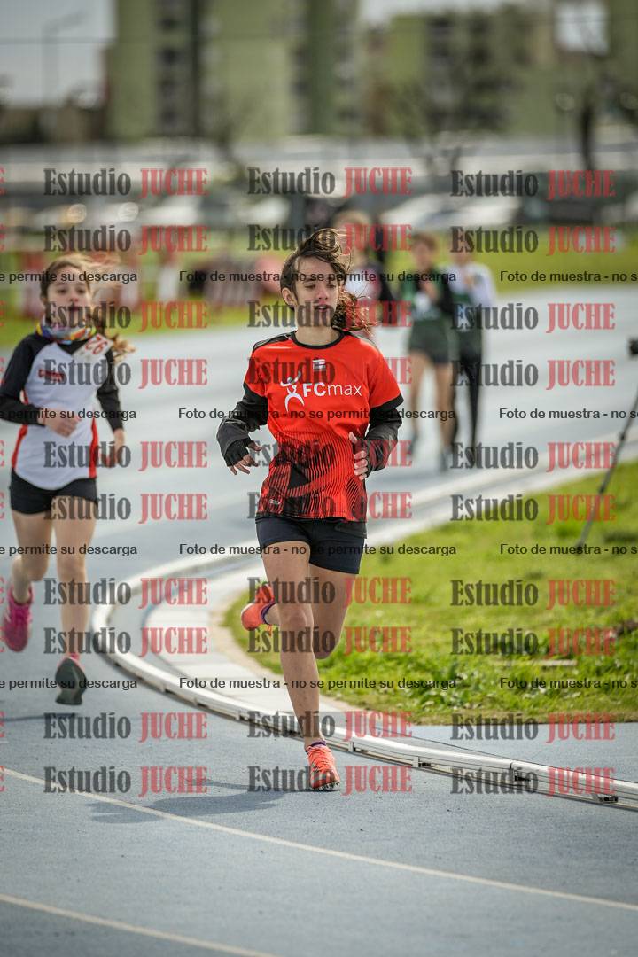 Fotos de los 800 m llanos de mujeres - U14