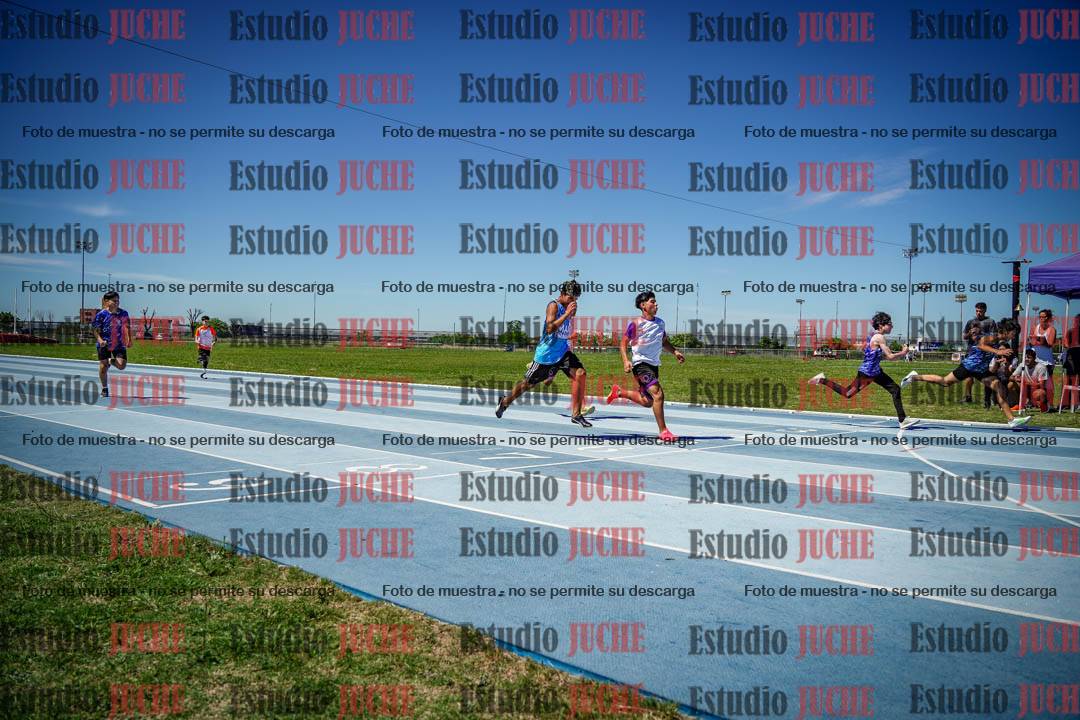 Fotos de los 80 m llanos de varones
