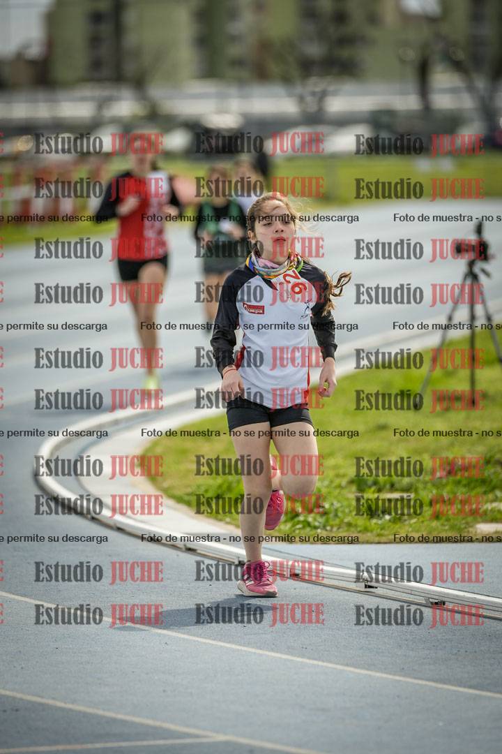 Fotos de los 800 m llanos de mujeres - U14