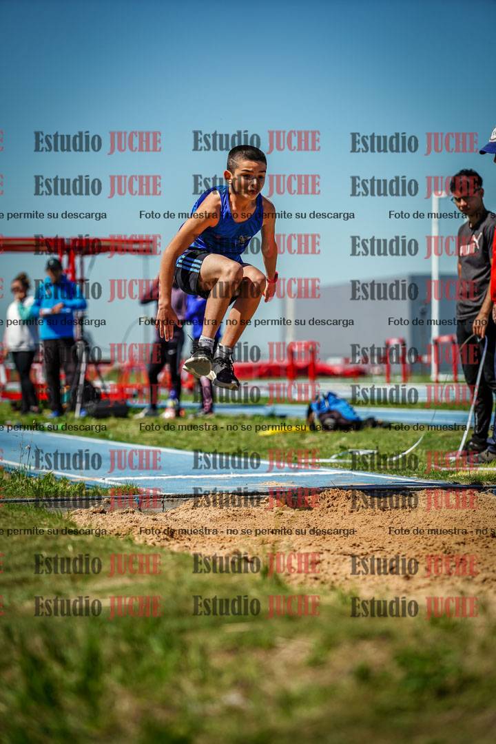 Fotos del salto en largo de varones - U12