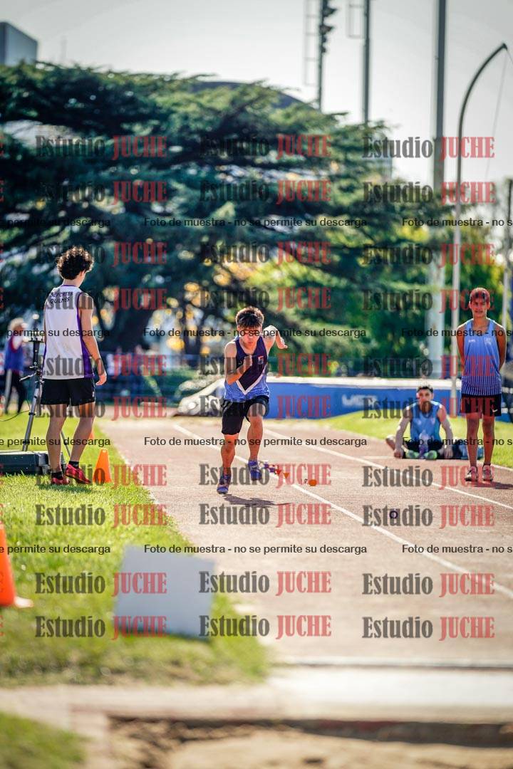 Fotos del salto en largo de varones
