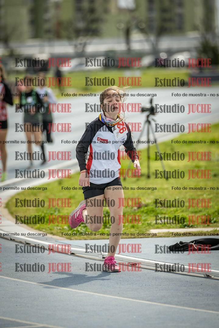 Fotos de los 800 m llanos de mujeres - U14