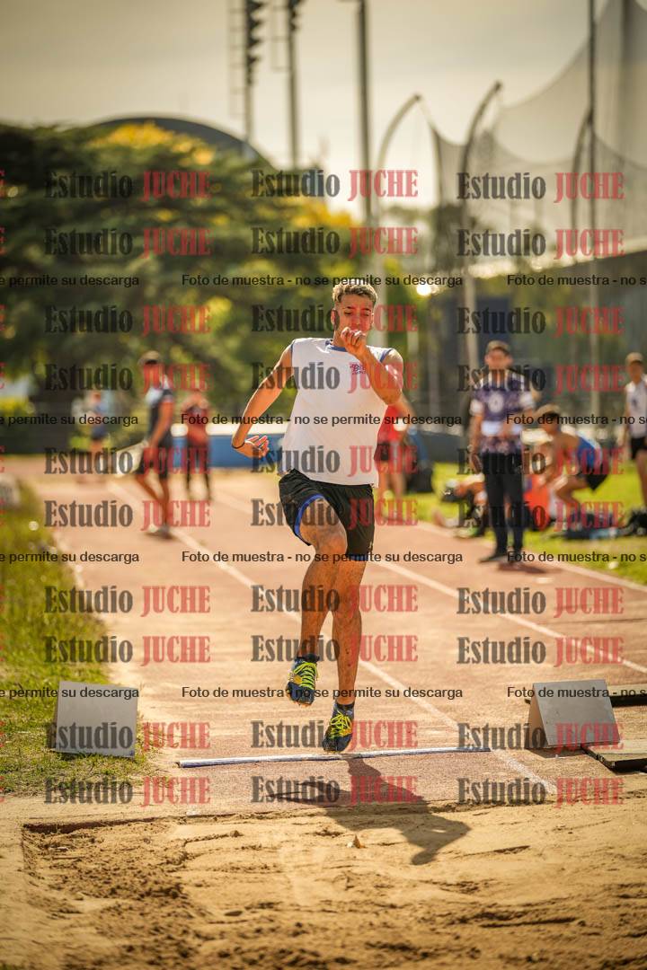 Fotos del salto en largo de varones