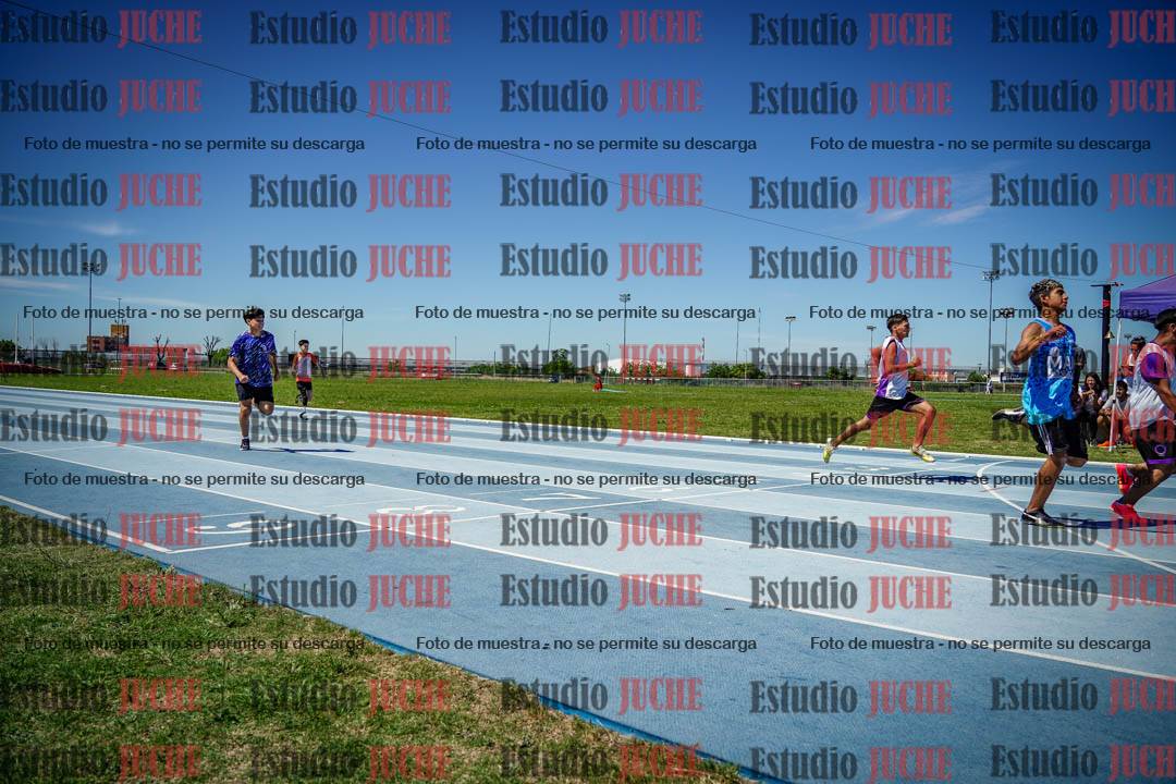 Fotos de los 80 m llanos de varones