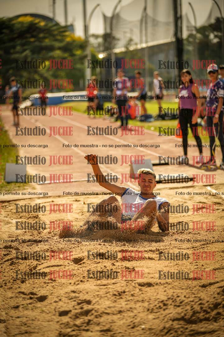 Fotos del salto en largo de varones