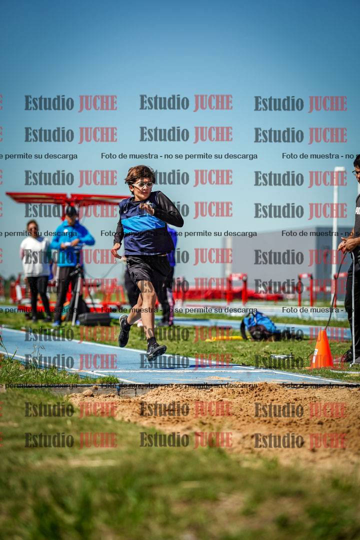 Fotos del salto en largo de varones - U12