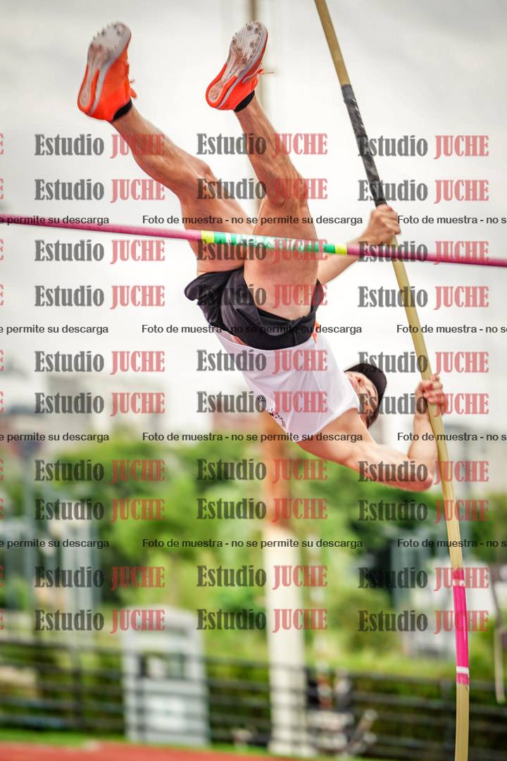 Fotos del salto con garrocha de mujeres y varones