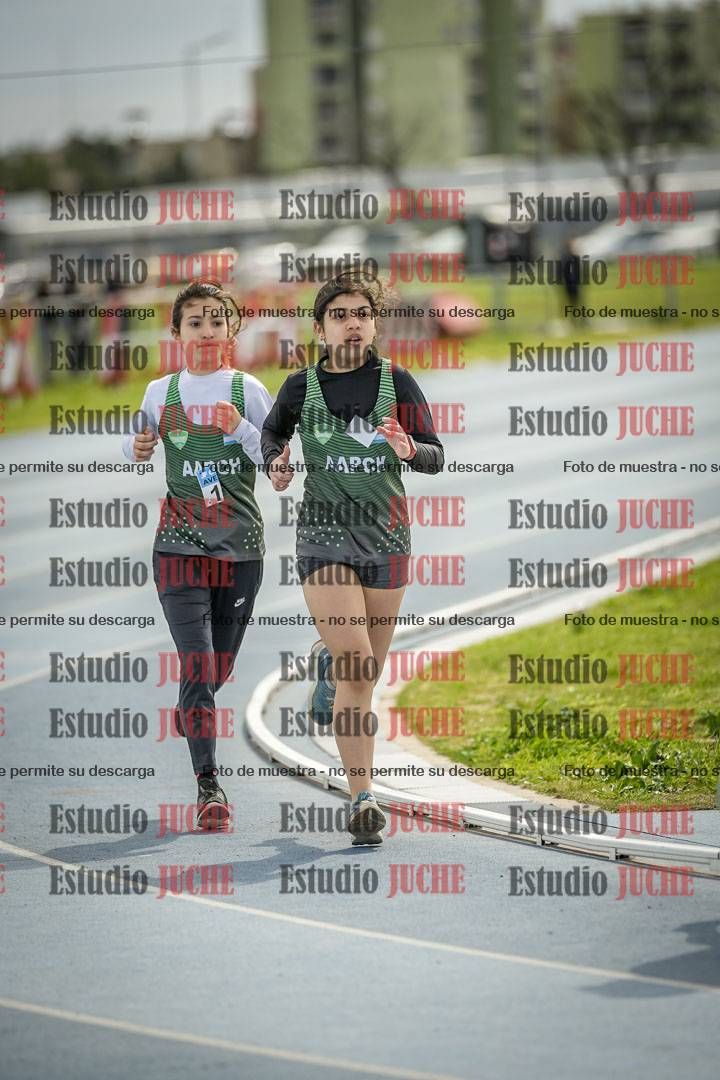 Fotos de los 800 m llanos de mujeres - U14
