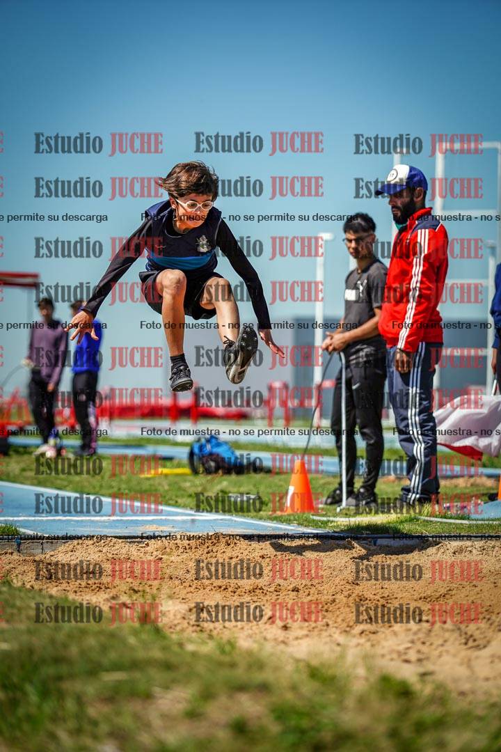 Fotos del salto en largo de varones - U12
