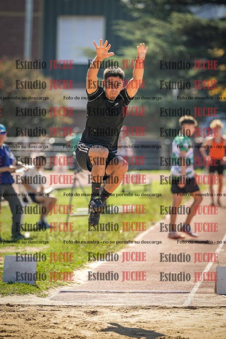 Fotos del salto en largo de varones - incluye U16