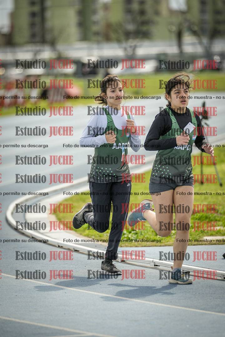 Fotos de los 800 m llanos de mujeres - U14