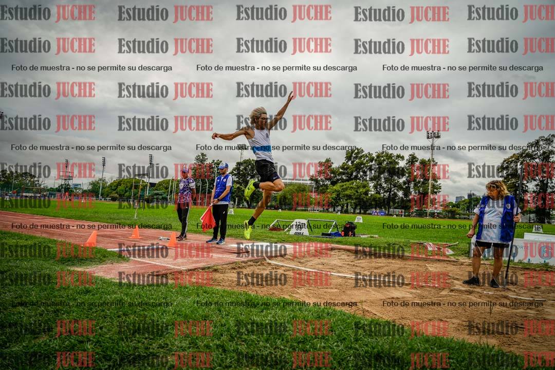 Fotos del salto en largo de varones