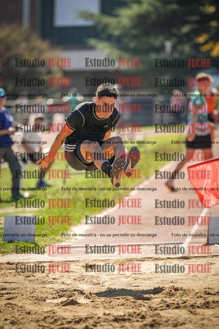 Fotos del salto en largo de varones - incluye U16