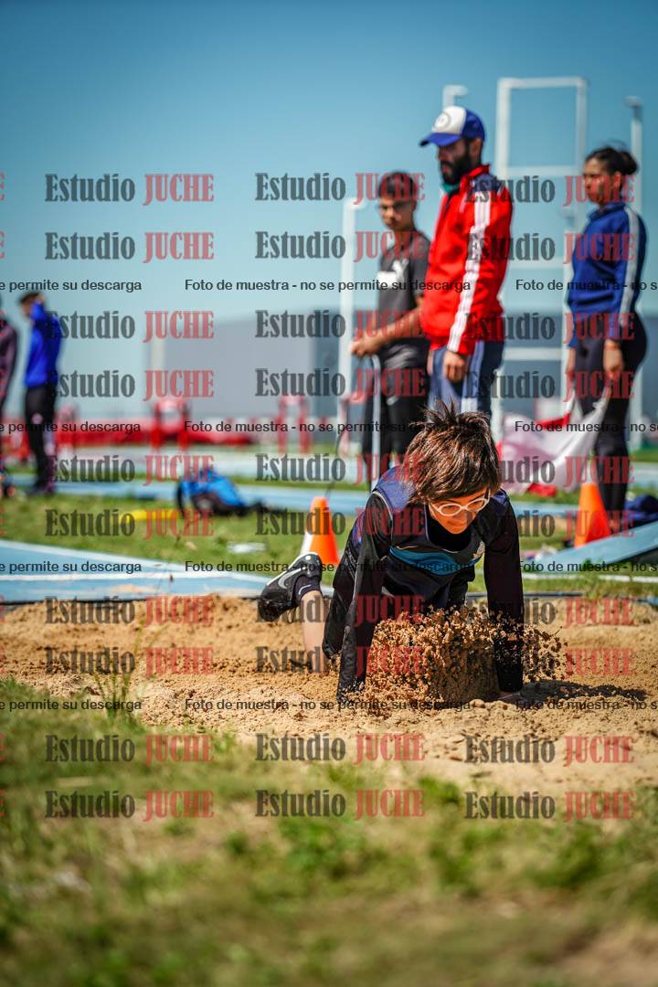 Fotos del salto en largo de varones - U12