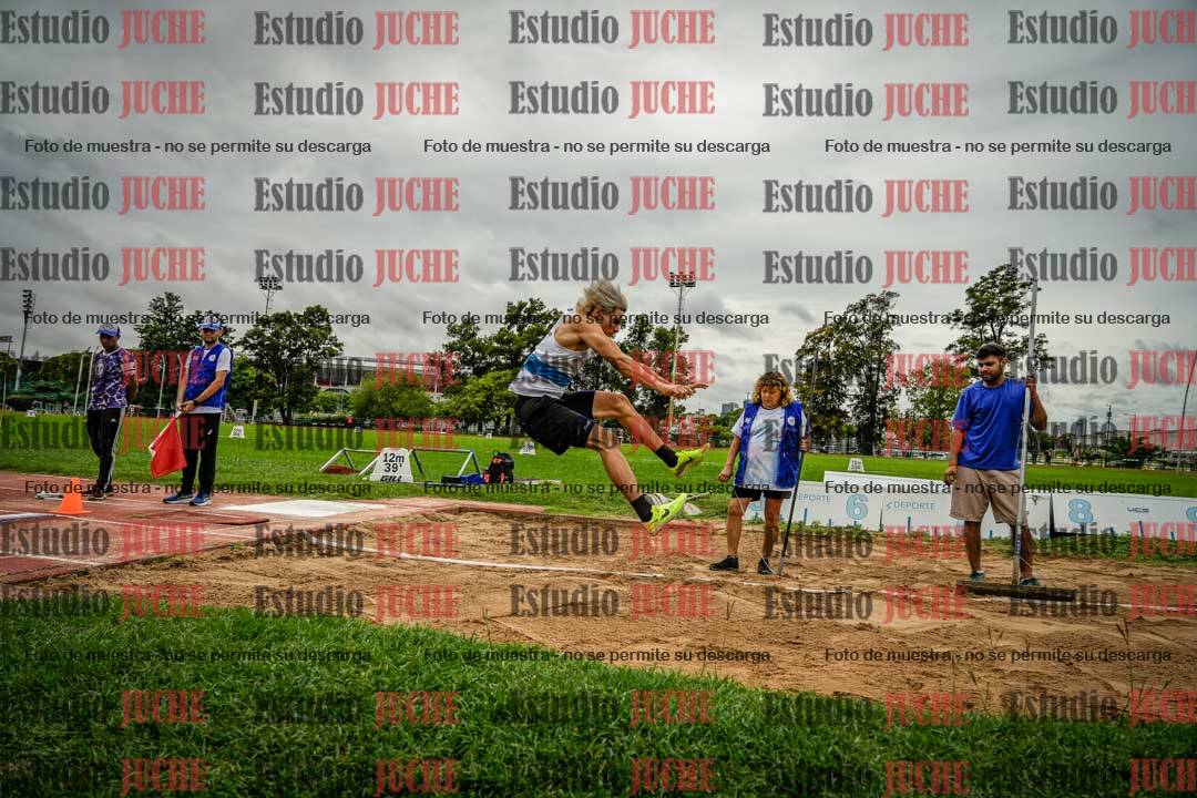 Fotos del salto en largo de varones