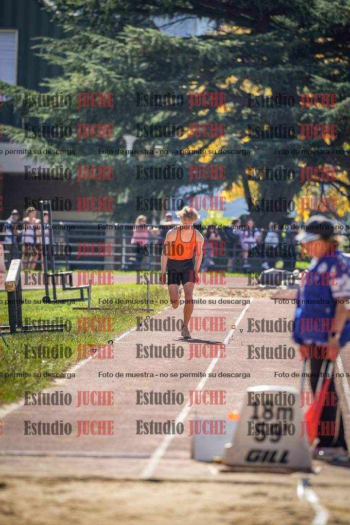 Fotos del salto en largo de varones - incluye U16