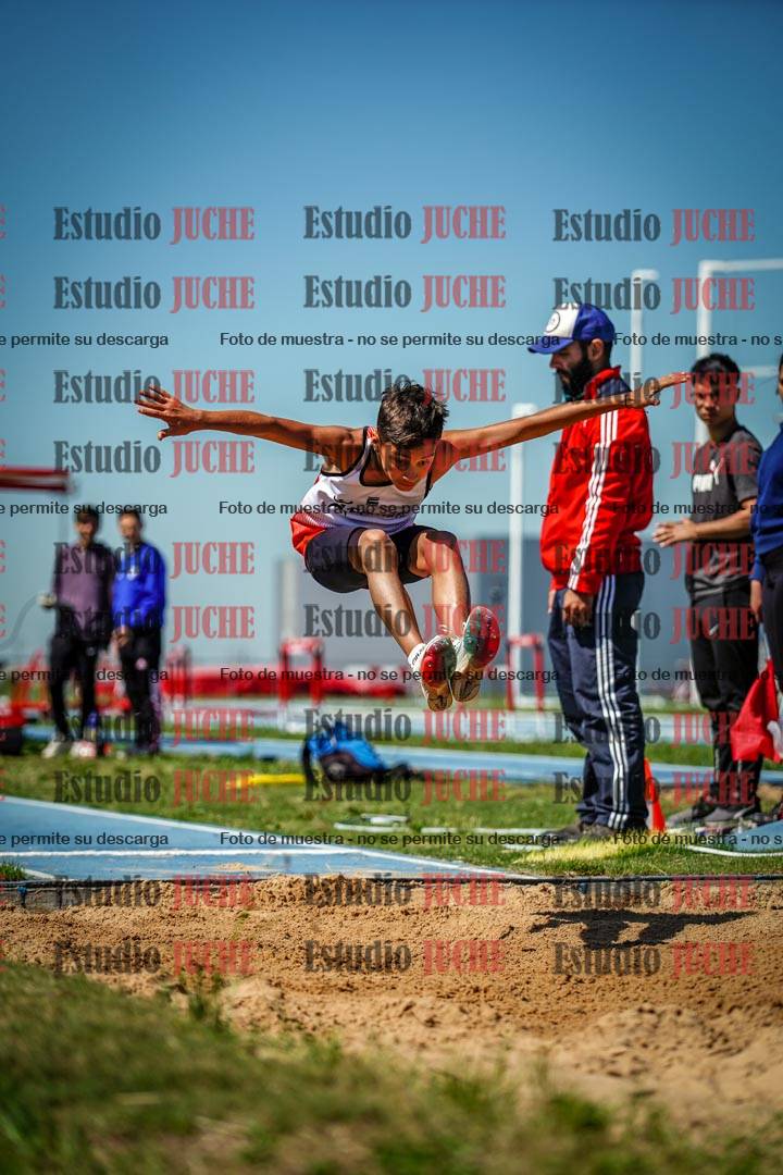 Fotos del salto en largo de varones - U12