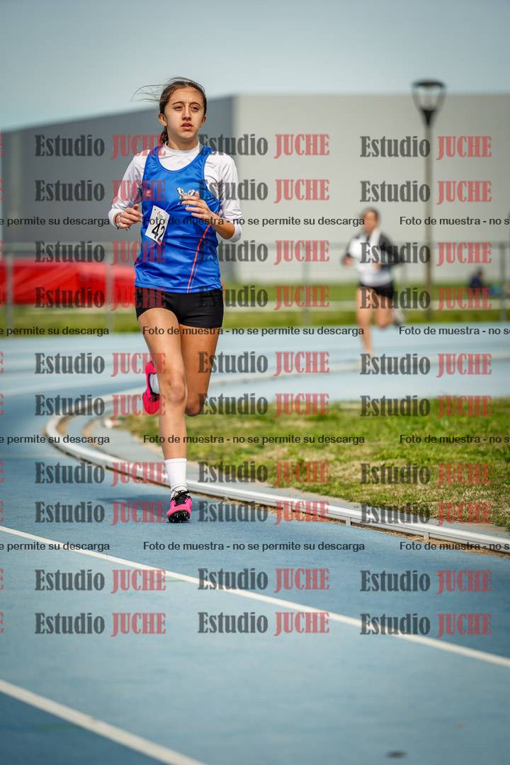 Fotos de los 800 m llanos de mujeres - U14
