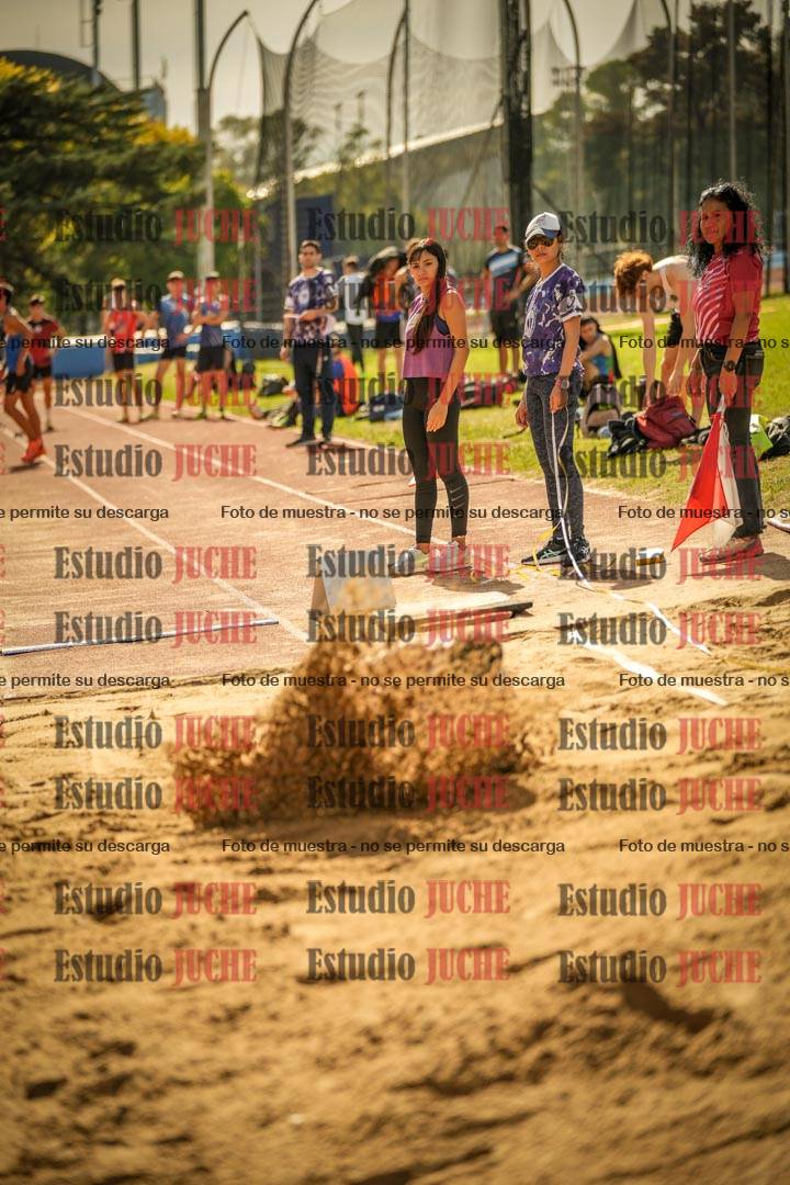 Fotos del salto en largo de varones
