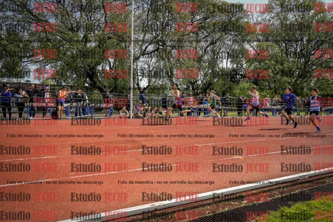Fotos de los 80 m llanos de varones