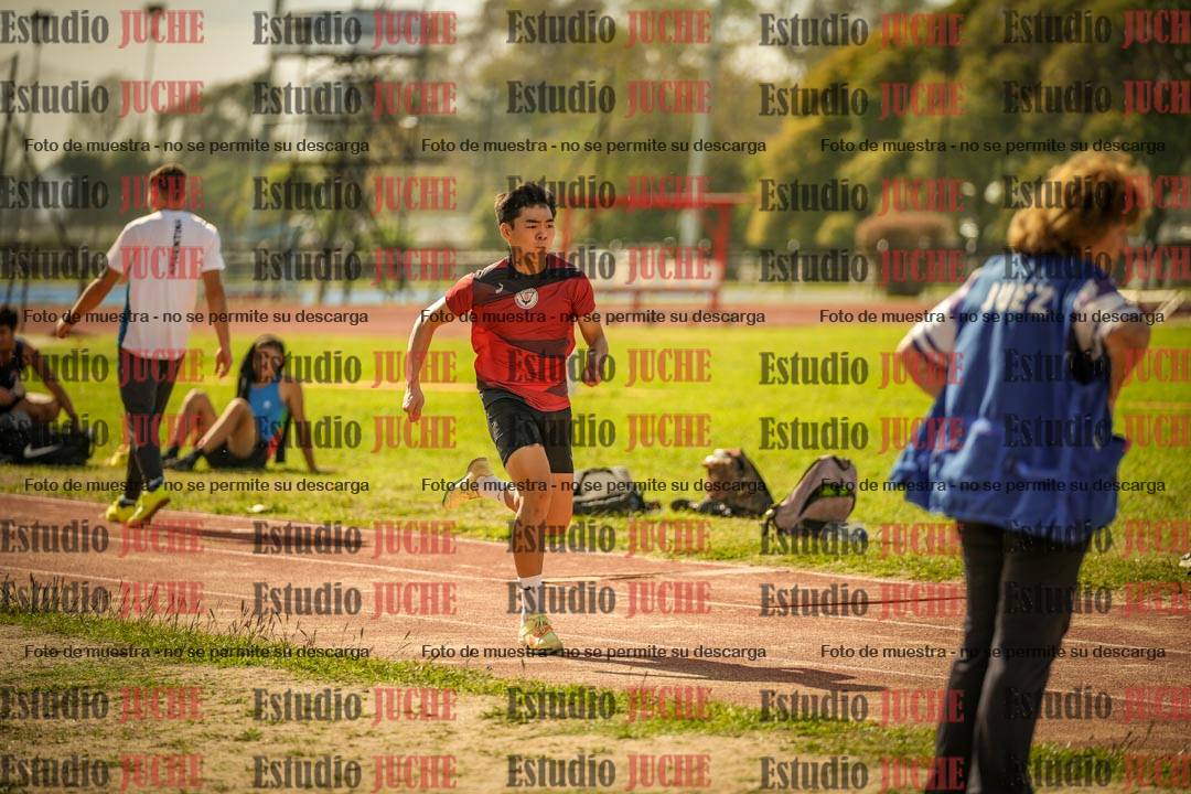 Fotos del salto en largo de varones