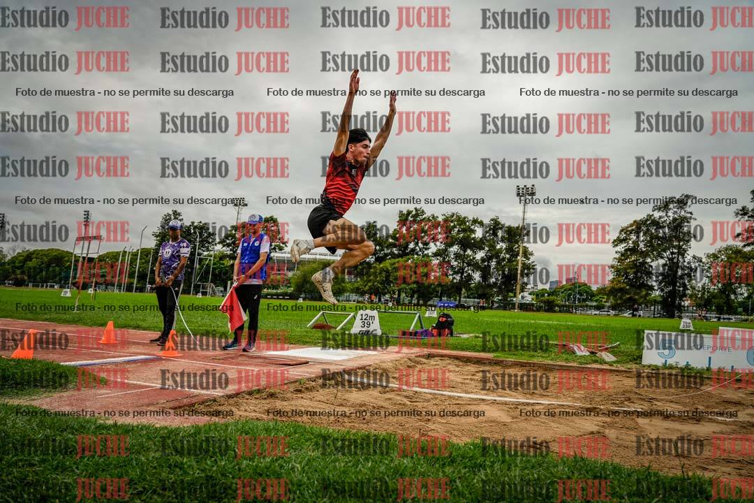 Fotos del salto en largo de varones