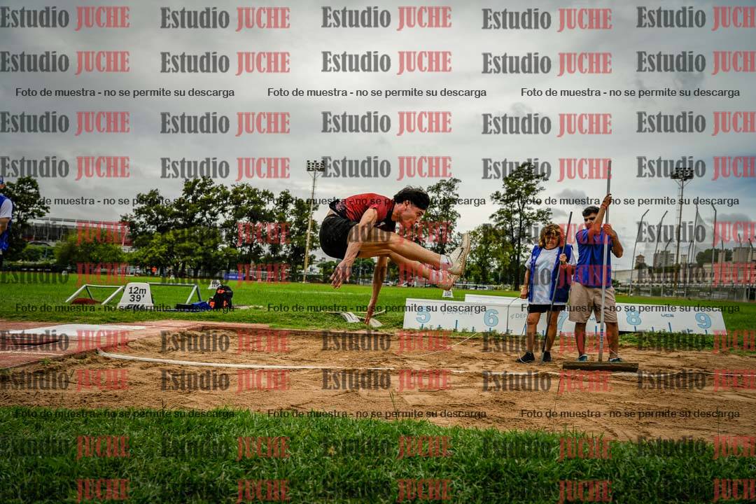 Fotos del salto en largo de varones