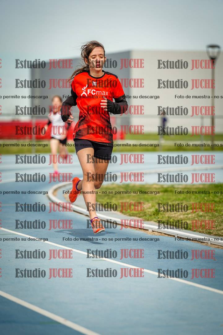 Fotos de los 800 m llanos de mujeres - U14