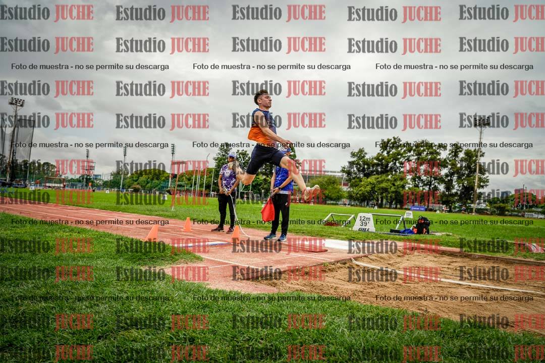 Fotos del salto en largo de varones