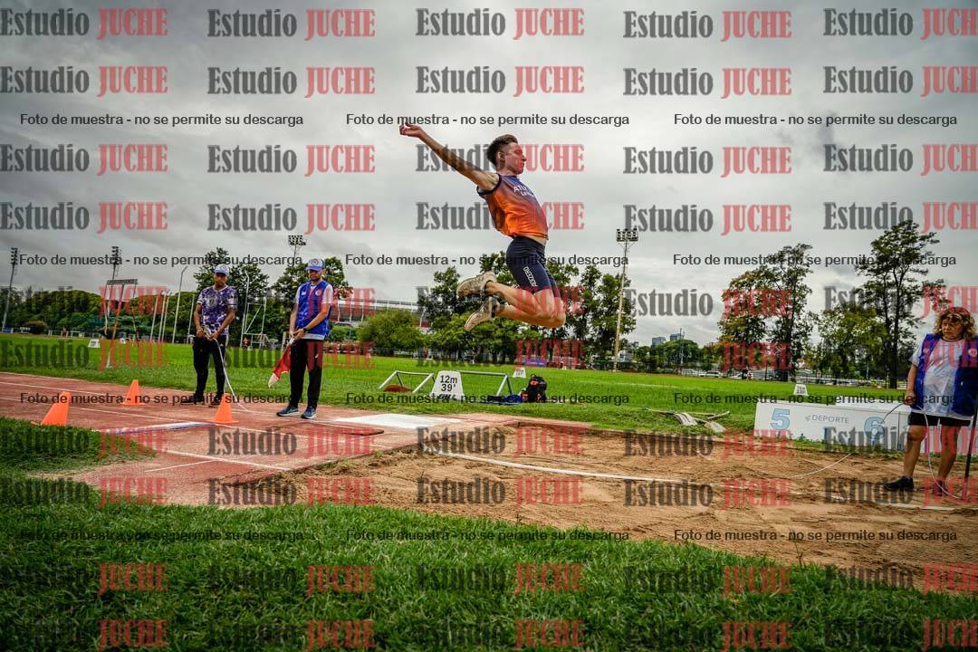 Fotos del salto en largo de varones