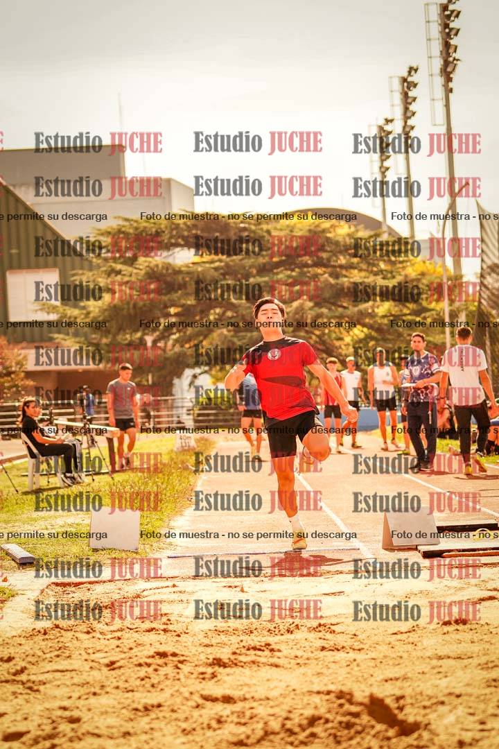 Fotos del salto en largo de varones