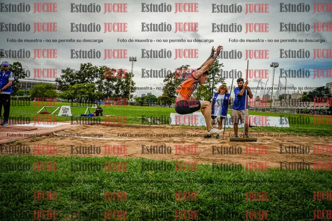 Fotos del salto en largo de varones