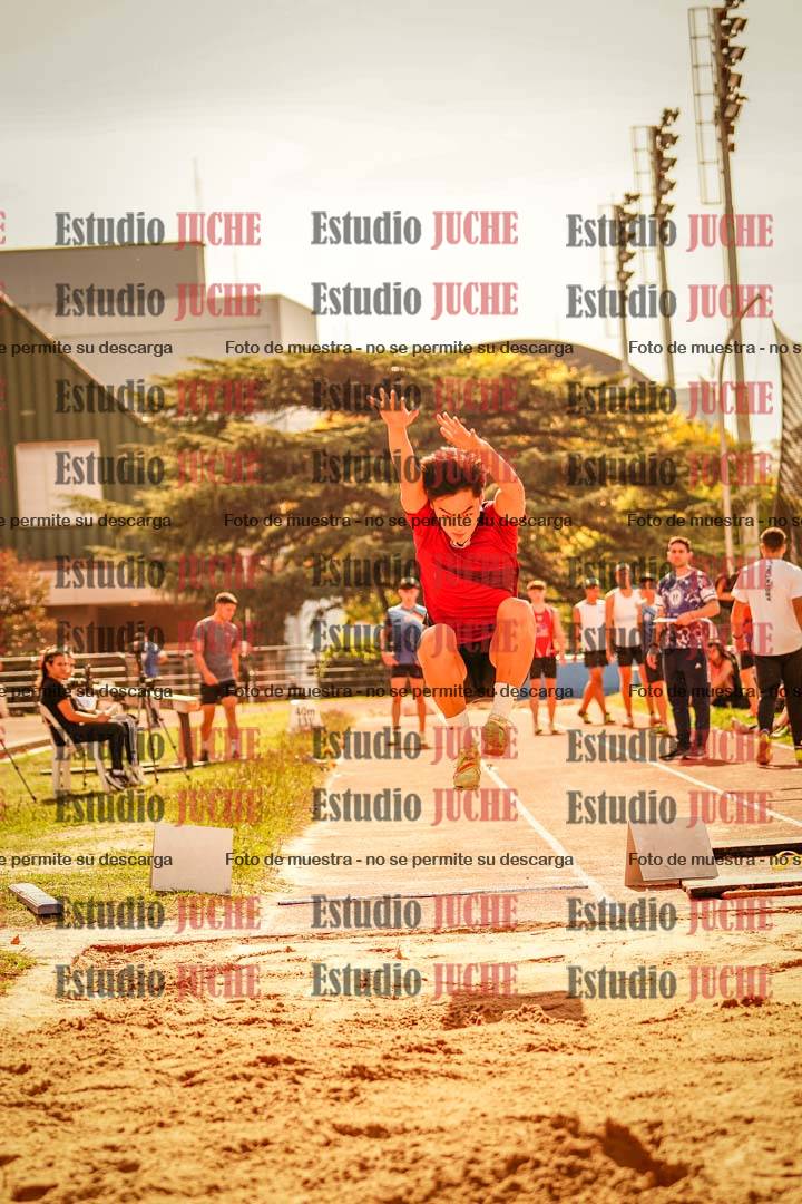 Fotos del salto en largo de varones