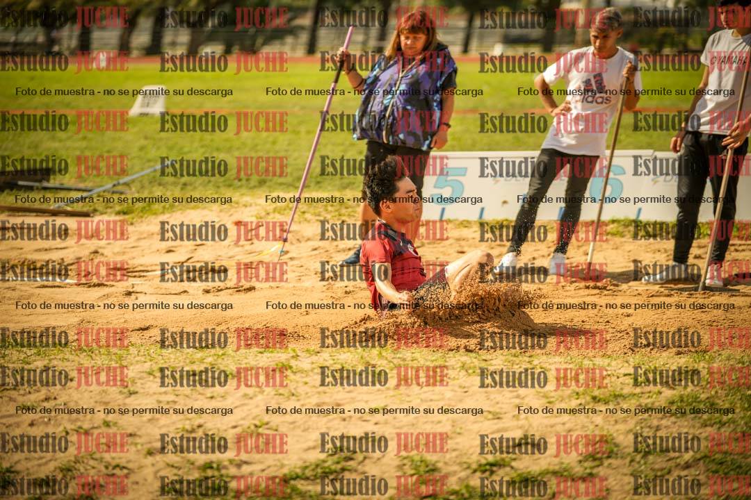 Fotos del salto en largo de varones