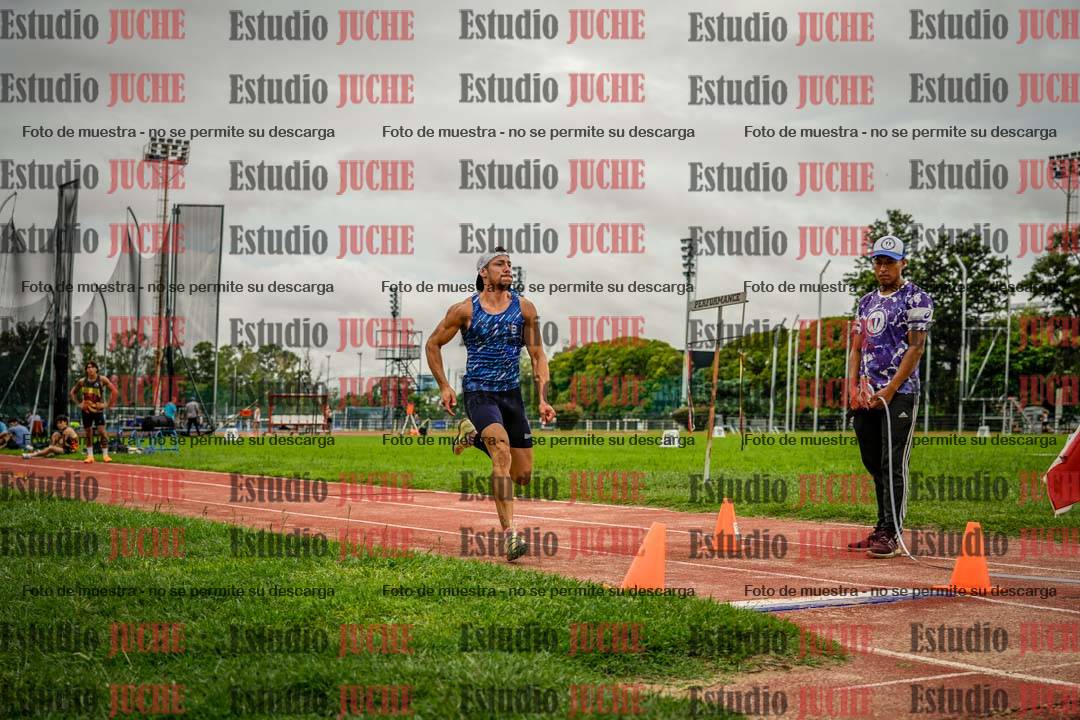Fotos del salto en largo de varones