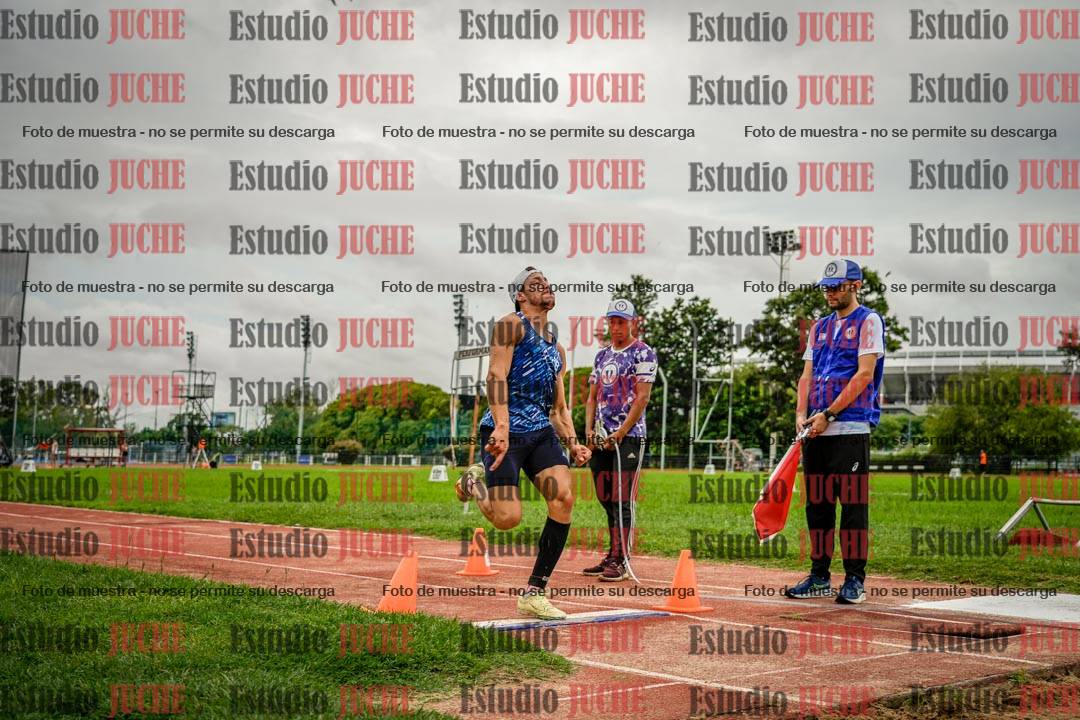 Fotos del salto en largo de varones